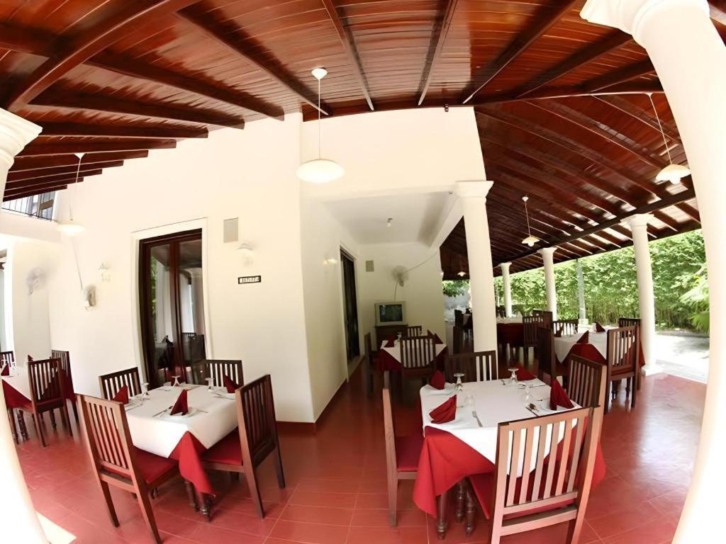 The Mgs Hotel Elpitiya  Exteriör bild