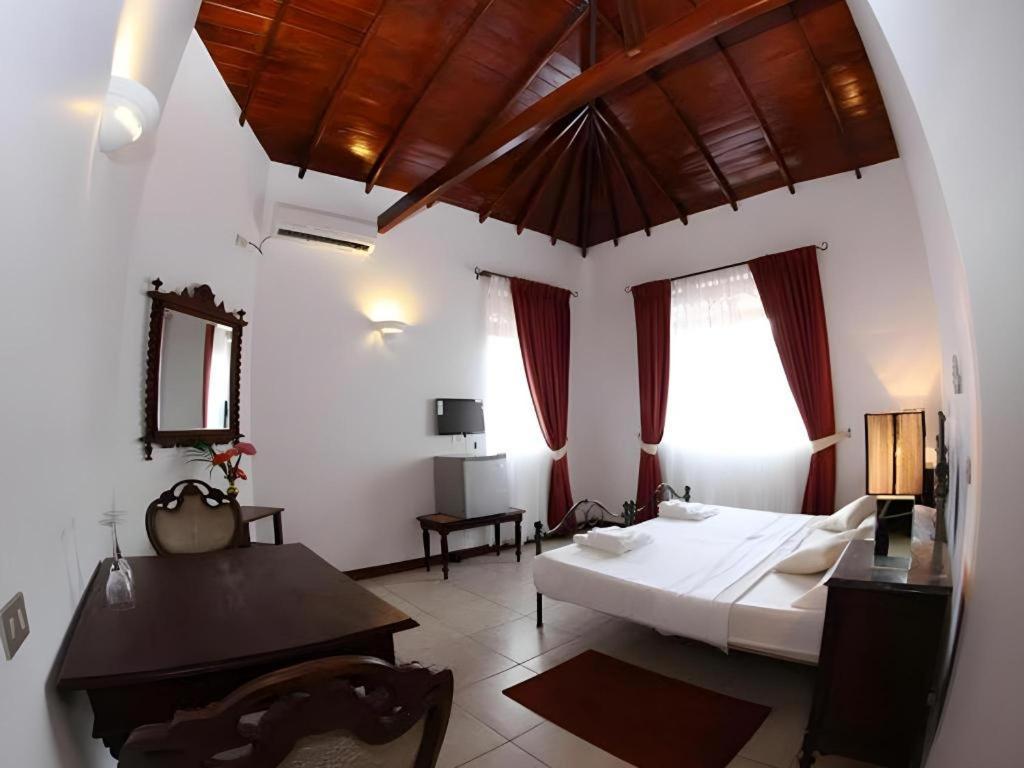 The Mgs Hotel Elpitiya  Exteriör bild