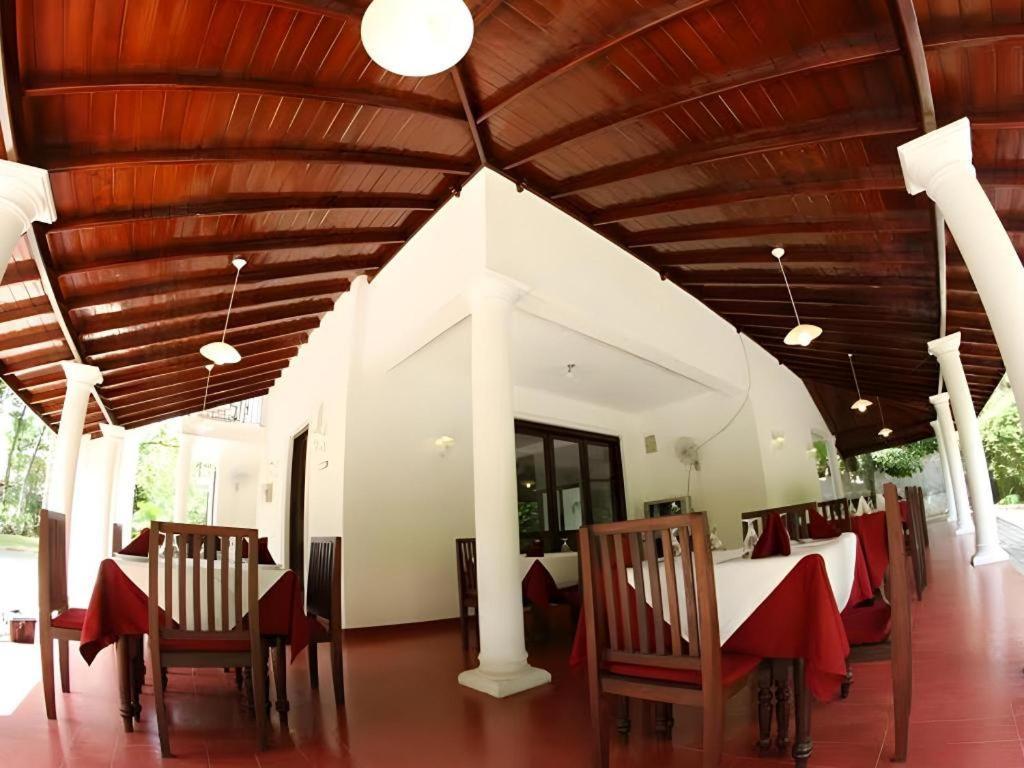 The Mgs Hotel Elpitiya  Exteriör bild